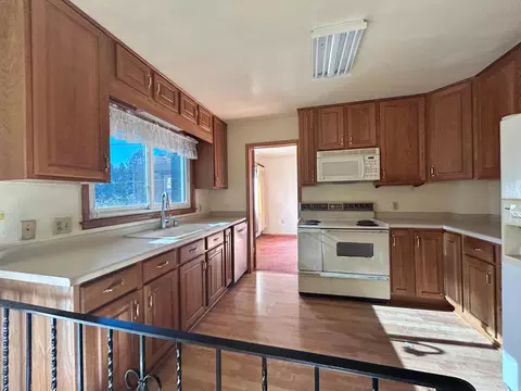 Kitchen - 420 5th St SW, Plainview, MN 55964 photo 1 of 2