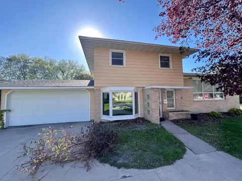 420 5th St SW, Plainview, MN 55964