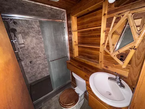 Bath - 420 5th St SW, Plainview, MN 55964 photo 3 of 3