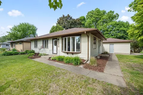 2619 Herschel St, Roseville, MN 55113