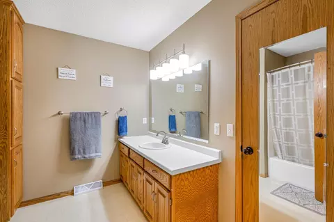 Bath - 3138 15th Ave S, Saint Cloud, MN 56301 photo 1 of 3