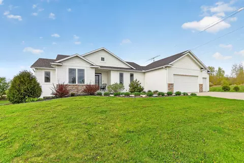 851 Willowmere Dr, Zumbrota, MN 55992