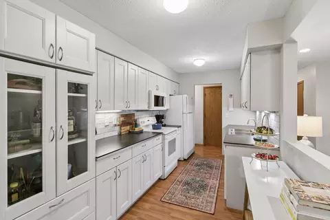 2710 Dale St N #B107, Roseville, MN 55113