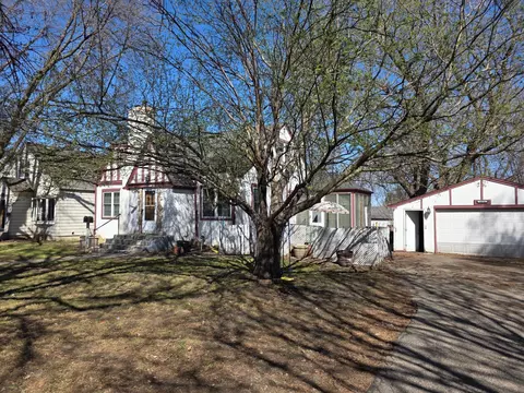 1074 Livingston Ave, West Saint Paul, MN 55118