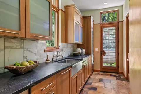 Kitchen - 20545 Linden Rd, Deephaven, MN 55331 photo 11 of 13