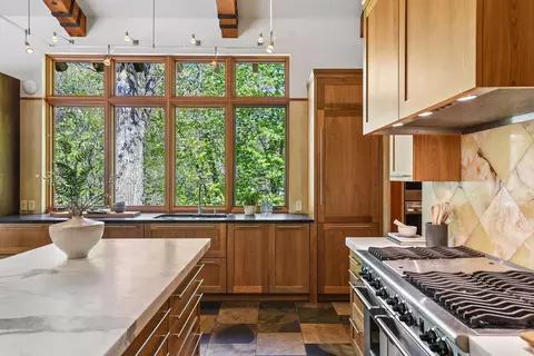 Kitchen - 20545 Linden Rd, Deephaven, MN 55331 photo 9 of 13