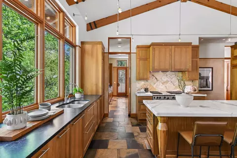 Kitchen - 20545 Linden Rd, Deephaven, MN 55331 photo 10 of 13