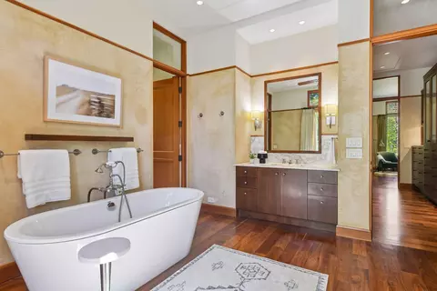 Bath - 20545 Linden Rd, Deephaven, MN 55331 photo 5 of 9
