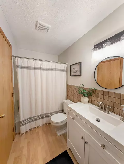 Bath - 1648 Hickory Ln, Eagan, MN 55122 photo 2 of 3