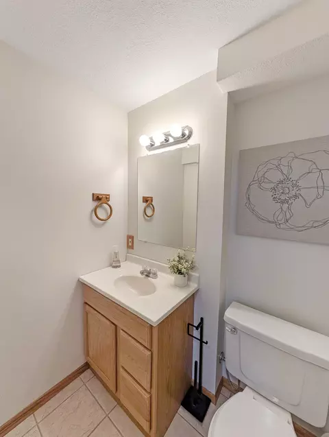 Bath - 1648 Hickory Ln, Eagan, MN 55122 photo 3 of 3
