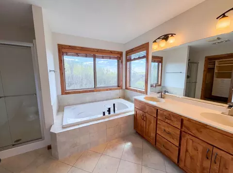 Bath - 3072 Nottingham Rd S, Saint Cloud, MN 56301 photo 1 of 3