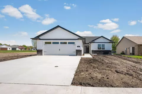 121 Copper Village Cir, Mankato, MN 56001