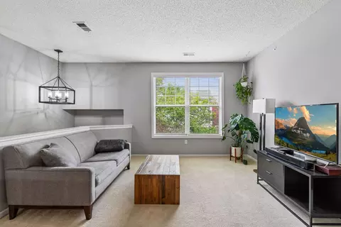 7930 Golden Valley Rd #10, Golden Valley, MN 55427