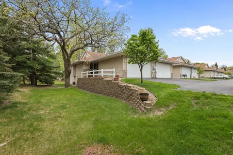 801 White Oak Ct, New Brighton, MN 55112