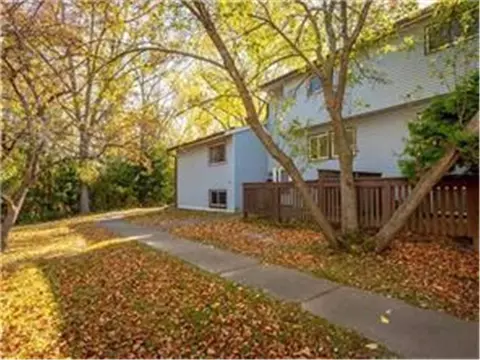 4819 Grenwich Way N, Oakdale, MN 55128