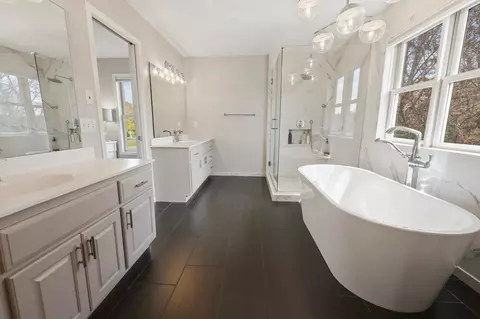 Bath - 2512 Walden Way, Saint Cloud, MN 56301 photo 2 of 6