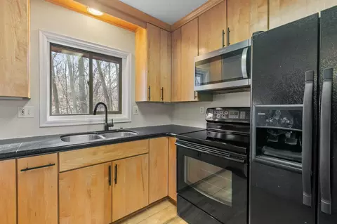 Kitchen - 1382 Lakeside Cir, Eagan, MN 55123 photo 4 of 5