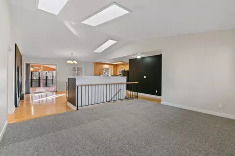 1382 Lakeside Cir, Eagan, MN 55123