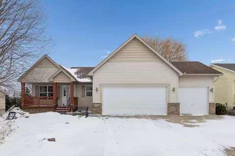 211 7th St S, Winsted, MN 55395