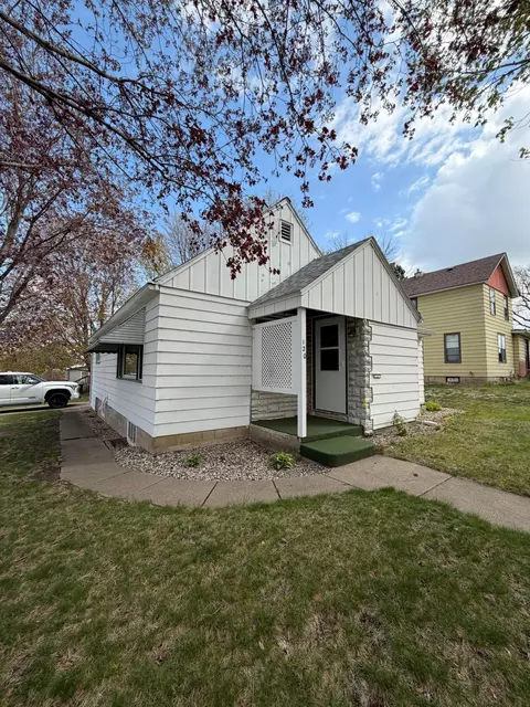 120 W 9th St, Fairmont, MN 56031
