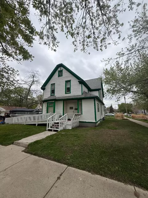 14 6th Ave NW, Faribault, MN 55021