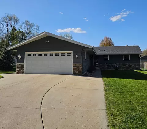2026 5th St SW, Willmar, MN 56201