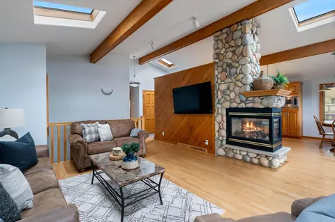 Living - 7024 Van Rd, Duluth, MN 55803 photo 3 of 5