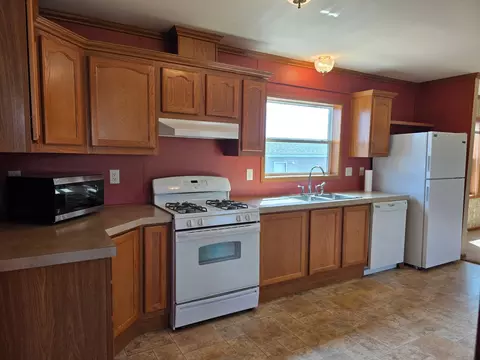 Kitchen - 9 Holly Ln, Duluth, MN 55810 photo 3 of 4