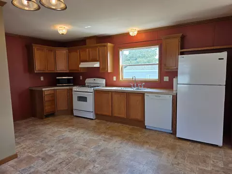 Kitchen - 9 Holly Ln, Duluth, MN 55810 photo 2 of 4