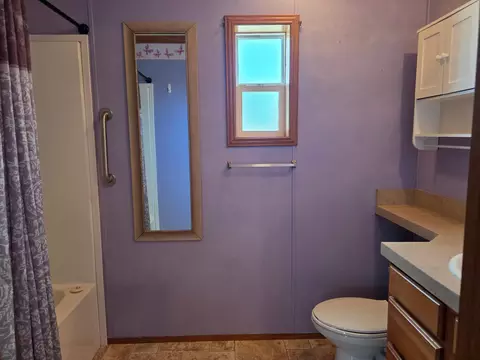 Bath - 9 Holly Ln, Duluth, MN 55810 photo 2 of 2