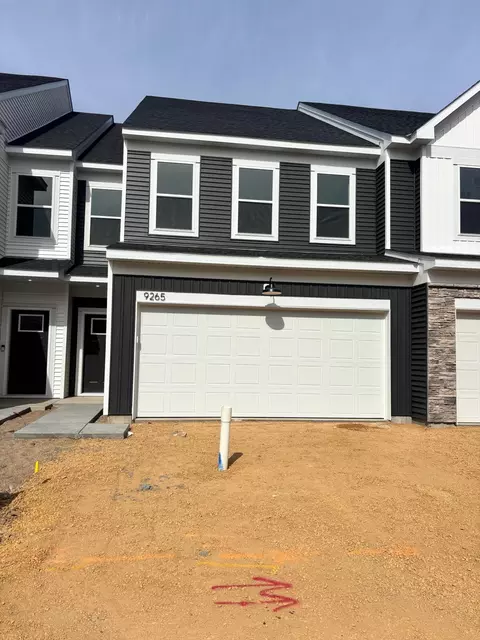 9265 Larimar Trl, Eden Prairie, MN 55347