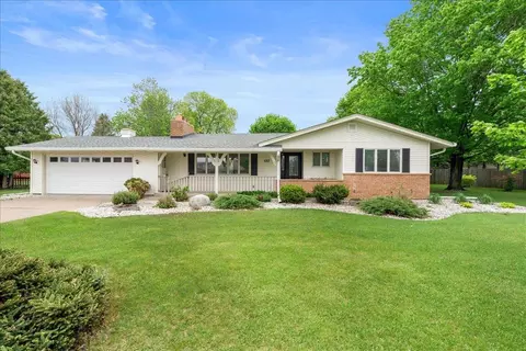 822 Dellwood St S, Cambridge, MN 55008
