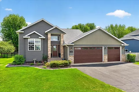 1130 Hillside Rd, Sauk Rapids, MN 56379
