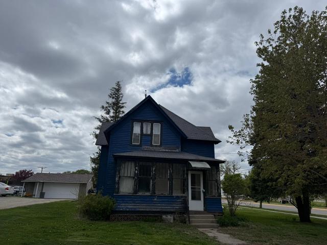 302 Broadway Ave S, New Richland, MN 56072