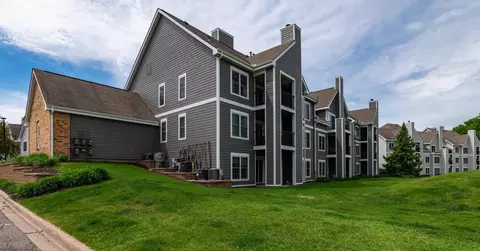 6155 Chasewood Pkwy #201, Minnetonka, MN 55343