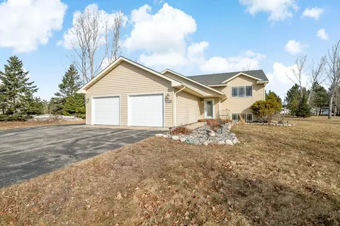 3807 Valley View Dr NE, Bemidji, MN 56601