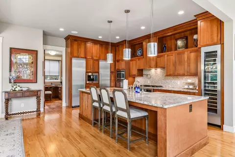 2224 Portico Grn, Wayzata, MN 55391
