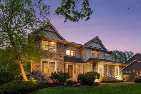 1800 Carriage Dr, Victoria, MN 55386