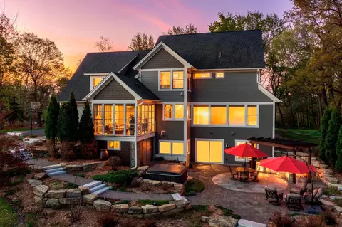 896 Highlander Trl, Hudson, WI 54016