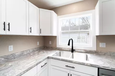 Kitchen - 4005 W 9th St, Duluth, MN 55807 photo 3 of 6