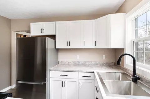 Kitchen - 4005 W 9th St, Duluth, MN 55807 photo 6 of 6