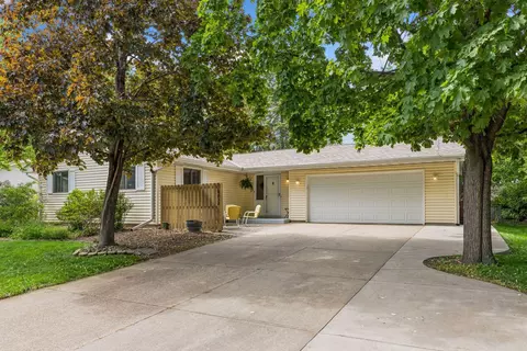 6232 Birchwood Rd, Woodbury, MN 55125