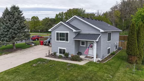 546 6th St SW, Pine Island, MN 55963