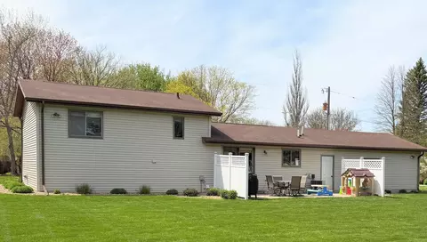 Exterior - 480 1st St E, Tracy, MN 56175 photo 4 of 6