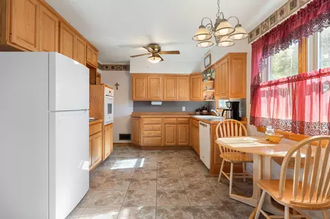 Kitchen - 1900 5th Ave SE, Austin, MN 55912 photo 6 of 8