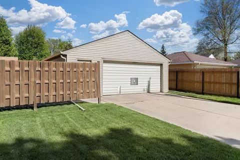 Exterior - 1900 5th Ave SE, Austin, MN 55912 photo 5 of 15