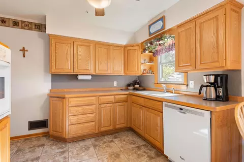 Kitchen - 1900 5th Ave SE, Austin, MN 55912 photo 3 of 8