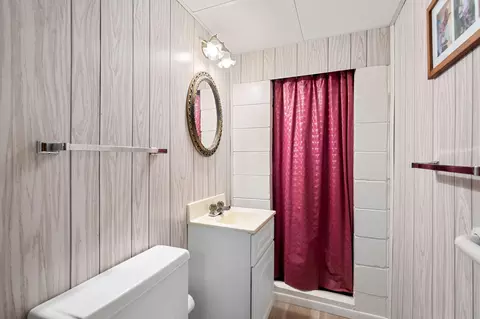 Bath - 1900 5th Ave SE, Austin, MN 55912 photo 2 of 2