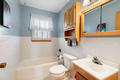 Bath - 1900 5th Ave SE, Austin, MN 55912 photo 1 of 2