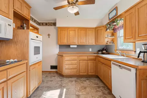 Kitchen - 1900 5th Ave SE, Austin, MN 55912 photo 2 of 8